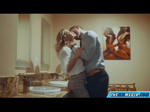 ❤️ כשבלונדינית חזה מפתה אותך בשירותים ציבוריים ❌ פורנו תוצרת בית בפורנו iw.mysexgamer.ru